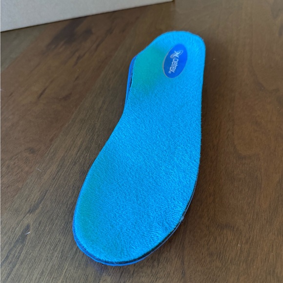 Munro Woman’s Blue Suede Lace Up Sneakers size 9W Flaw on Heel - Picture 9 of 10